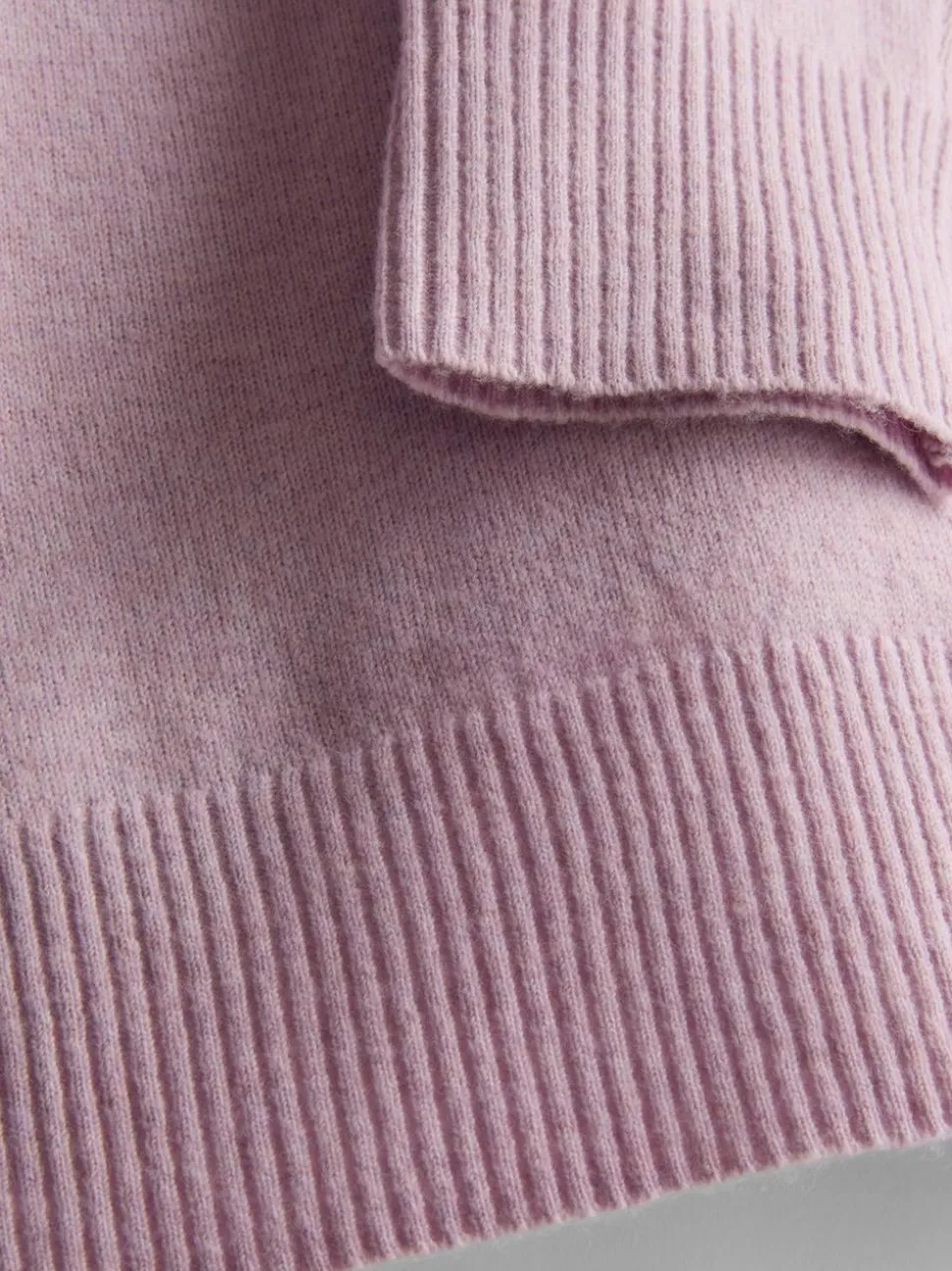 Strickpullover mit V-Ausschnitt