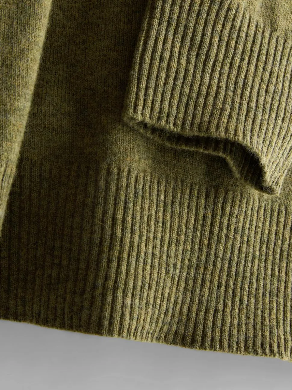 Strickpullover mit V-Ausschnitt