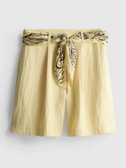 Strukturierte Bermudashorts mit Gürtel