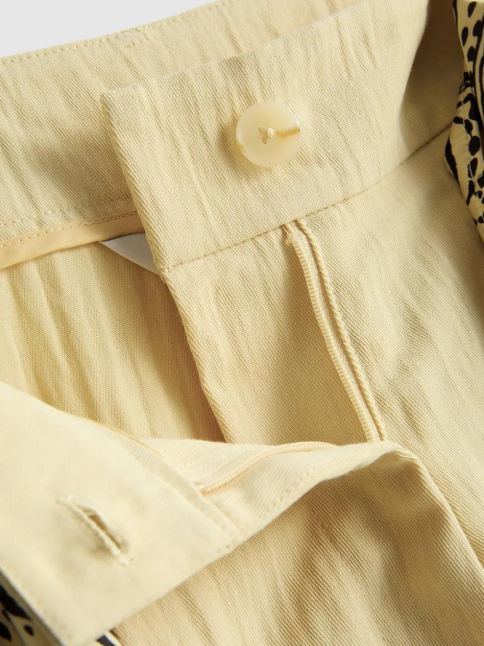 Strukturierte Bermudashorts mit Gürtel