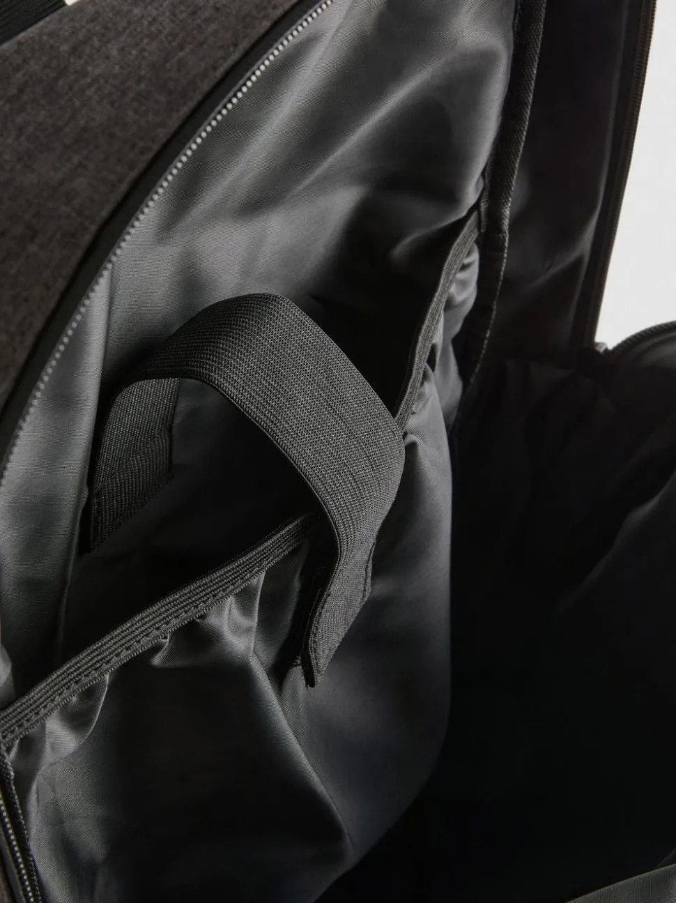 Strukturierter Rucksack mit Reißverschluss