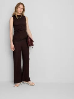 Strukturiertes, asymmetrisches Top mit Spitzenbesatz