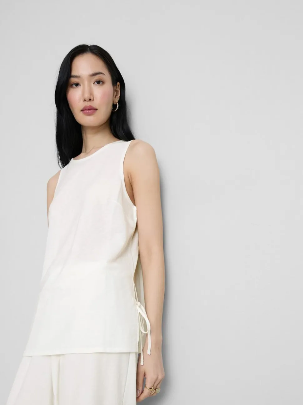 Strukturiertes Tanktop mit seitlichen Bindebändern