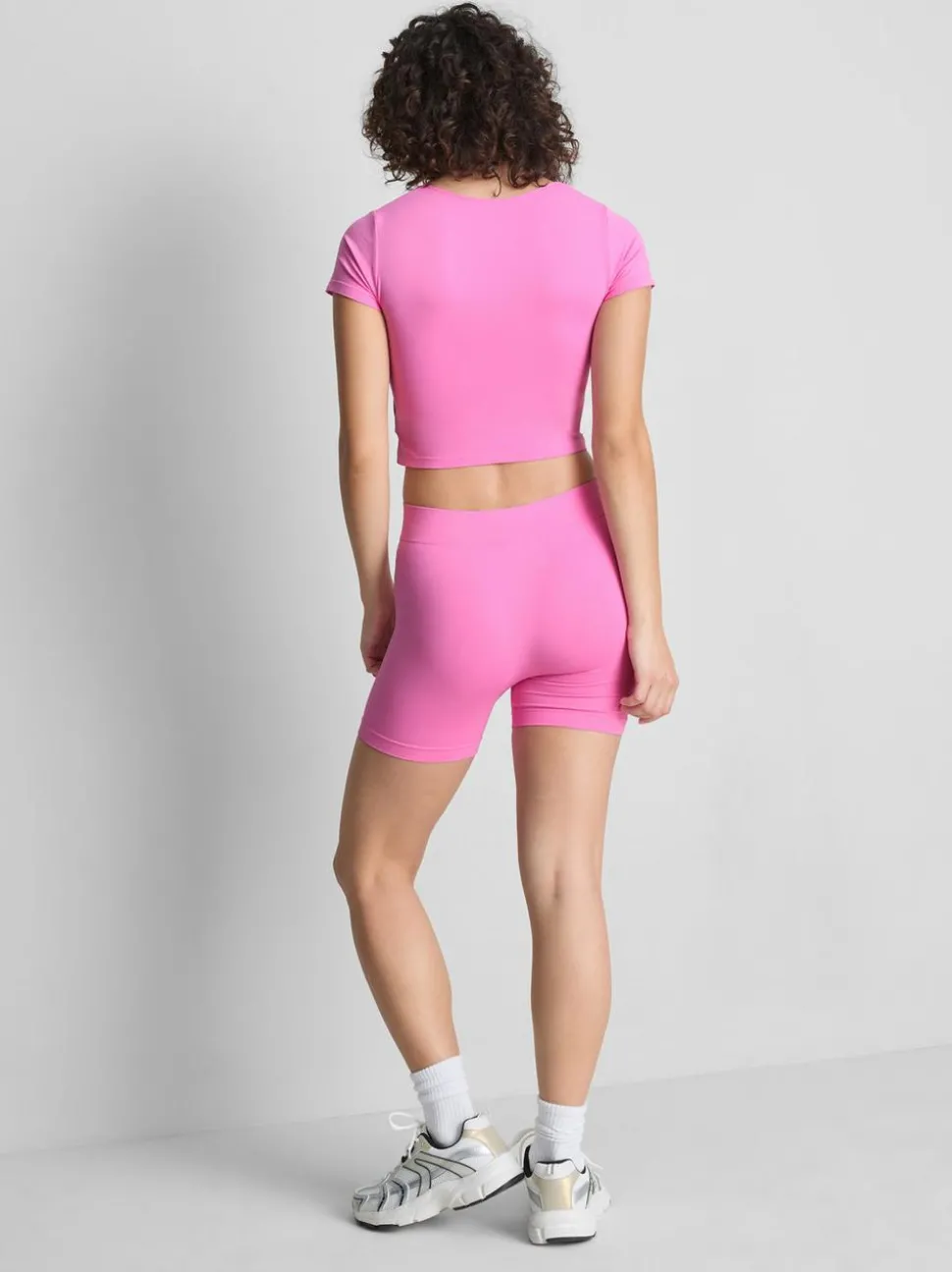 Superweiches, bauchfreies Top mit U-Ausschnitt