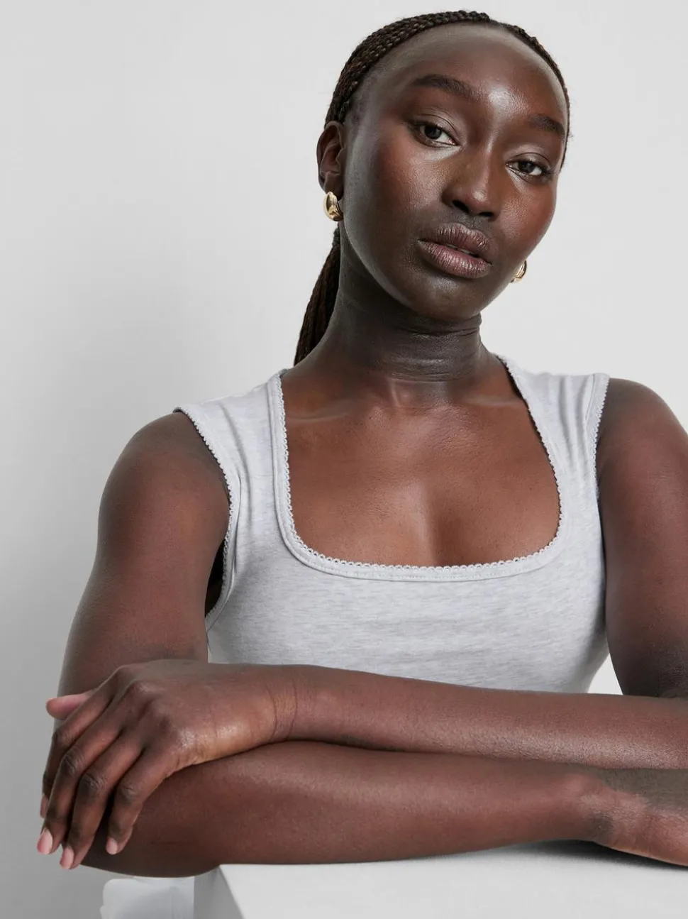 Tanktop mit hohem Baumwollanteil und Bogenkante