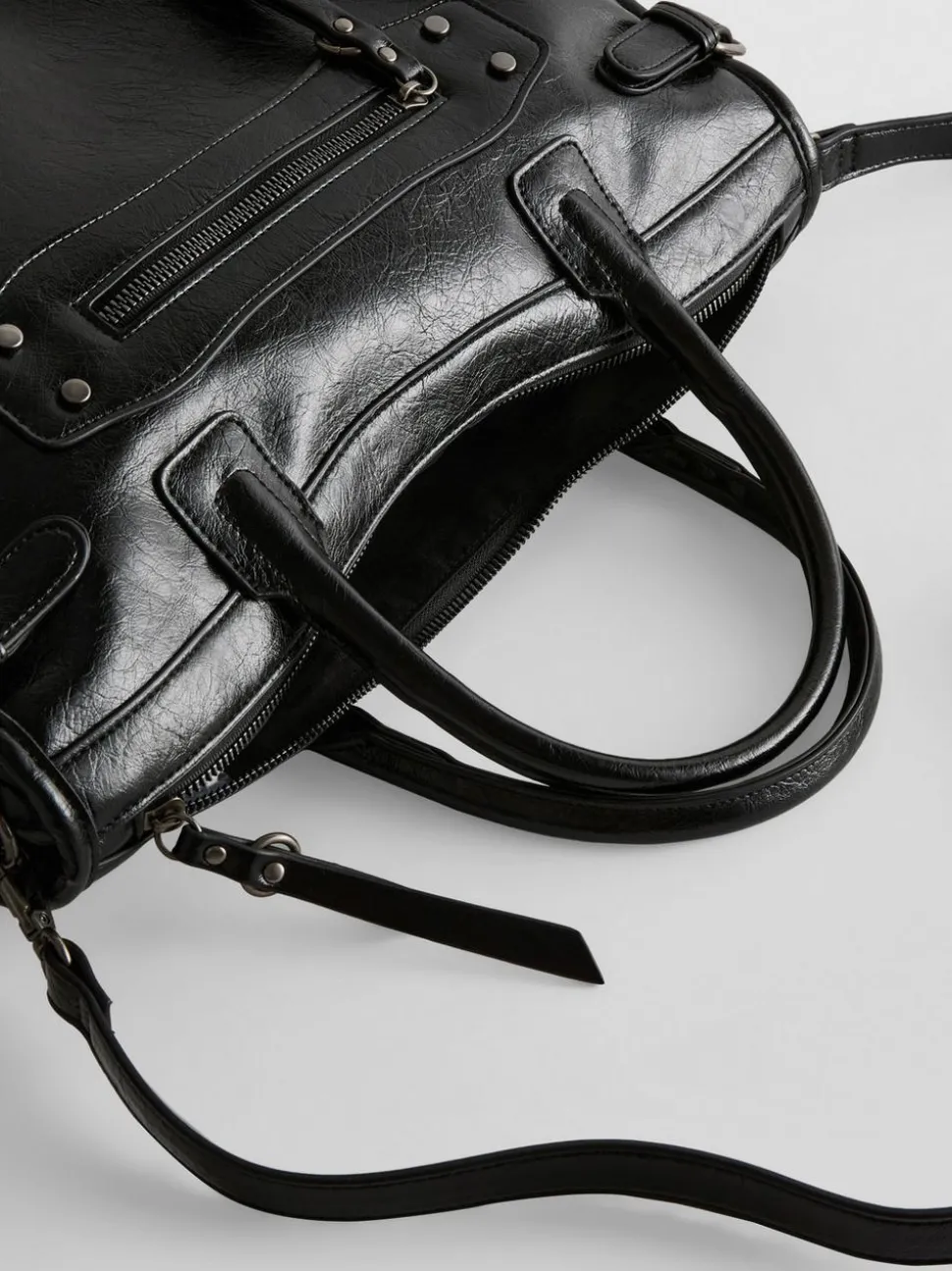 Tasche mit Tragegriff und Schnalle