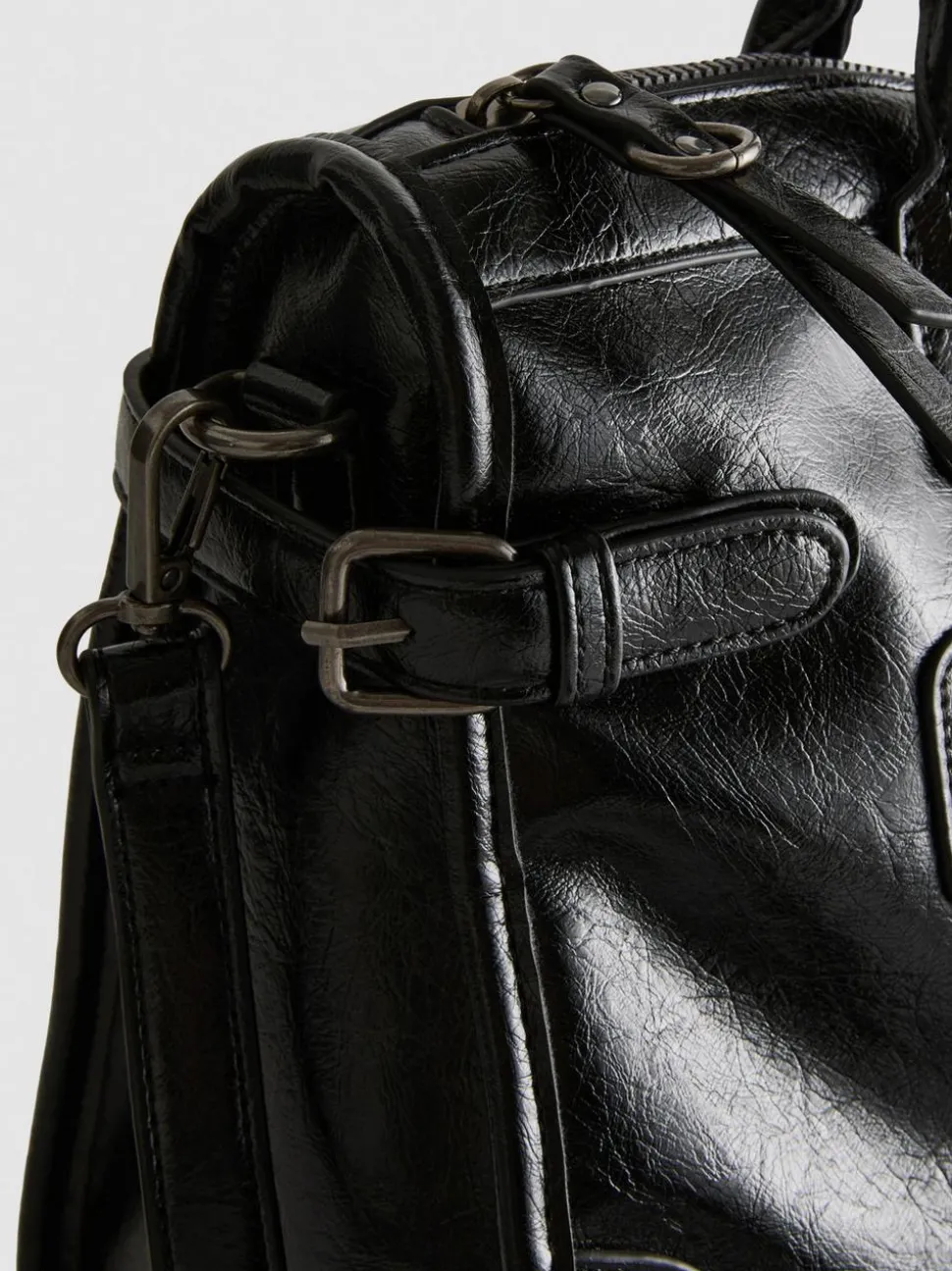 Tasche mit Tragegriff und Schnalle