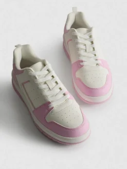 Tennisschuhe in Blockfarben