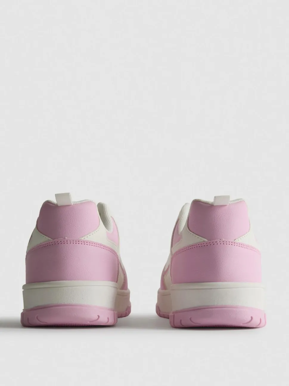 Tennisschuhe in Blockfarben
