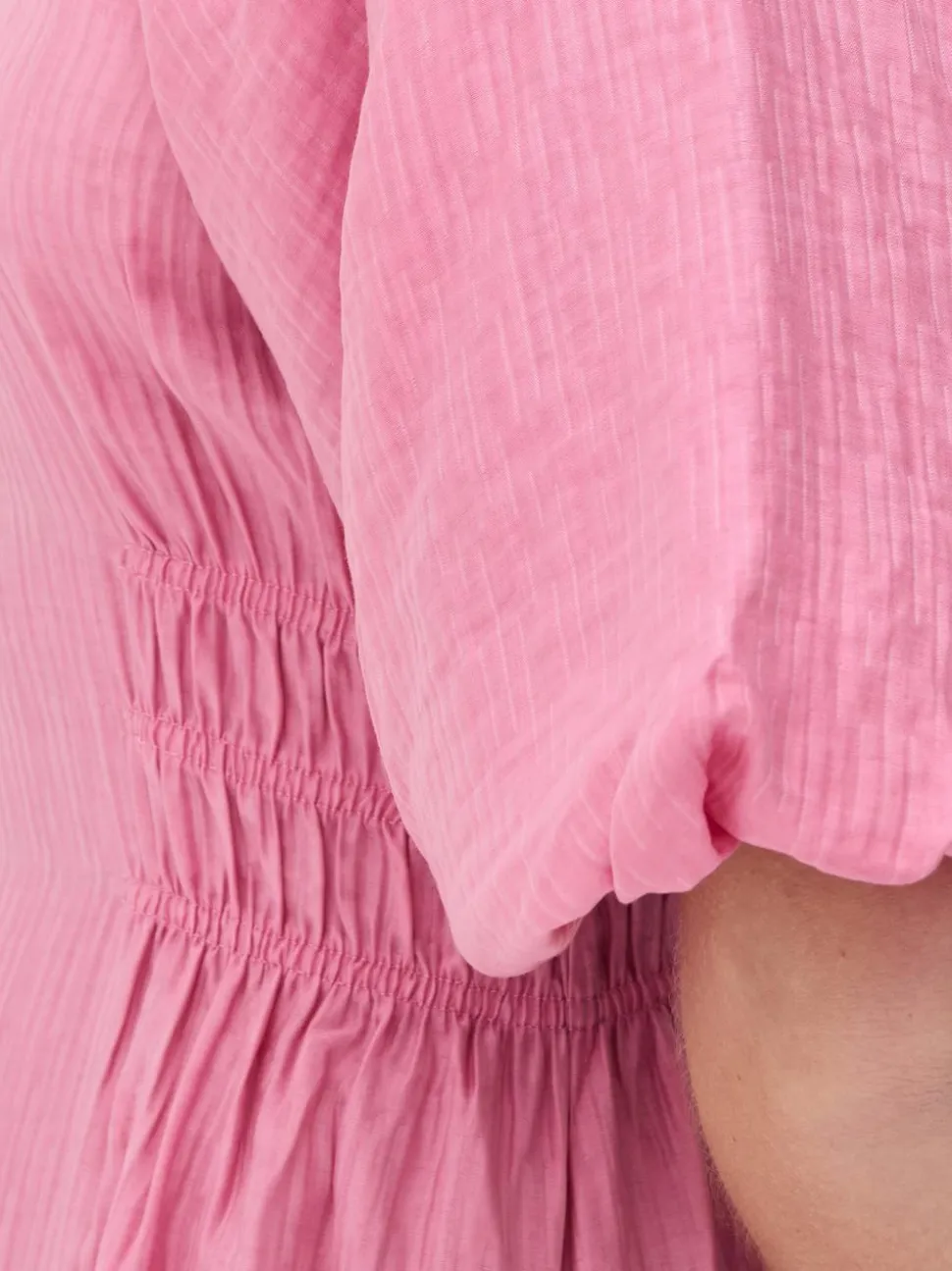 „The Edit“ Kleid mit Puffärmeln