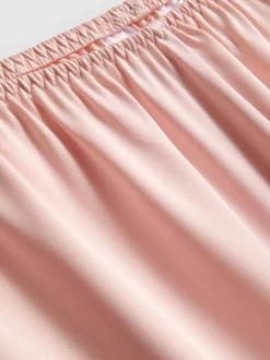 „The Edit“ Satin-Schlafshorts mit Spitzenbesatz