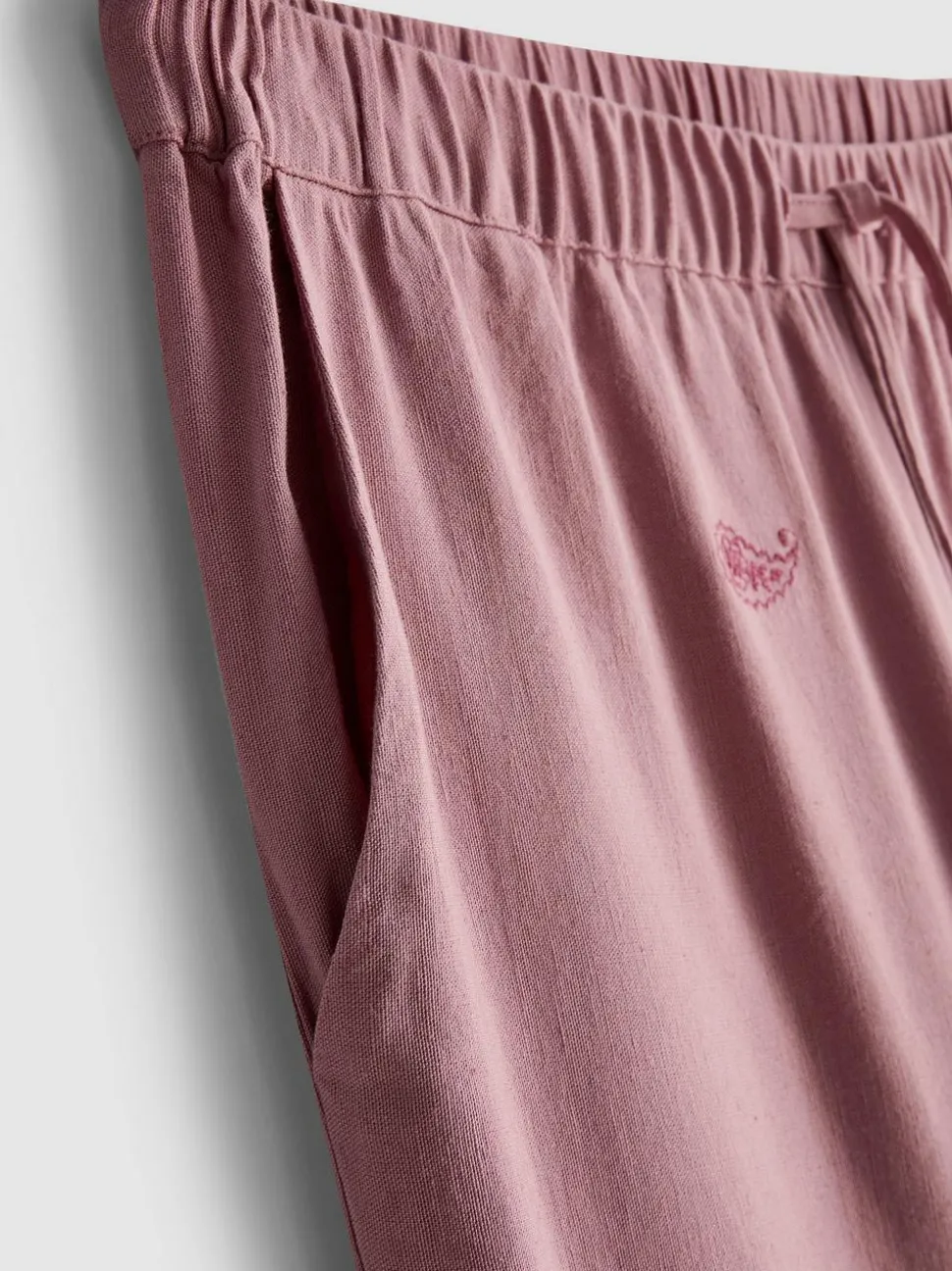 The Primark Scene | Hose mit weitem Bein und Paisley-Stickerei