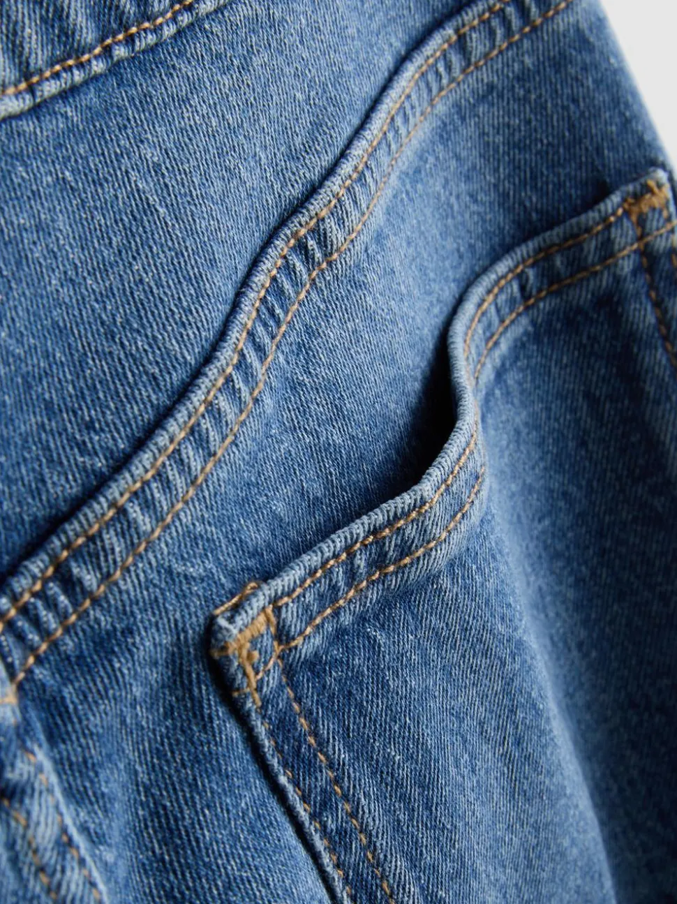 The Primark Scene | Jeans mit geradem Bein und niedriger Leibhöhe