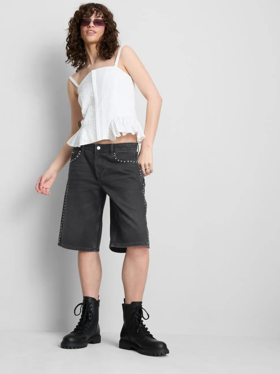 The Primark Scene | Nietenbesetzte Jorts aus Baumwoll-Denim
