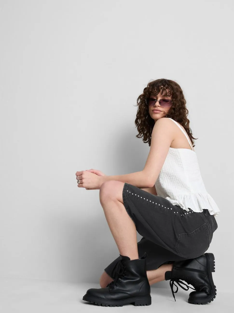 The Primark Scene | Nietenbesetzte Jorts aus Baumwoll-Denim