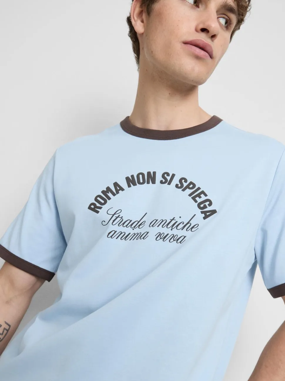 T-Shirt mit Rom-Slogan