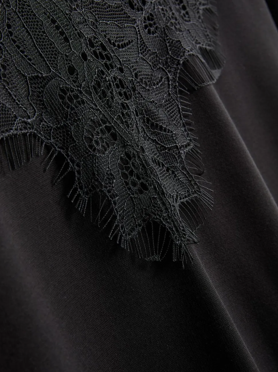 T-Shirt mit Spitzeneinsatz