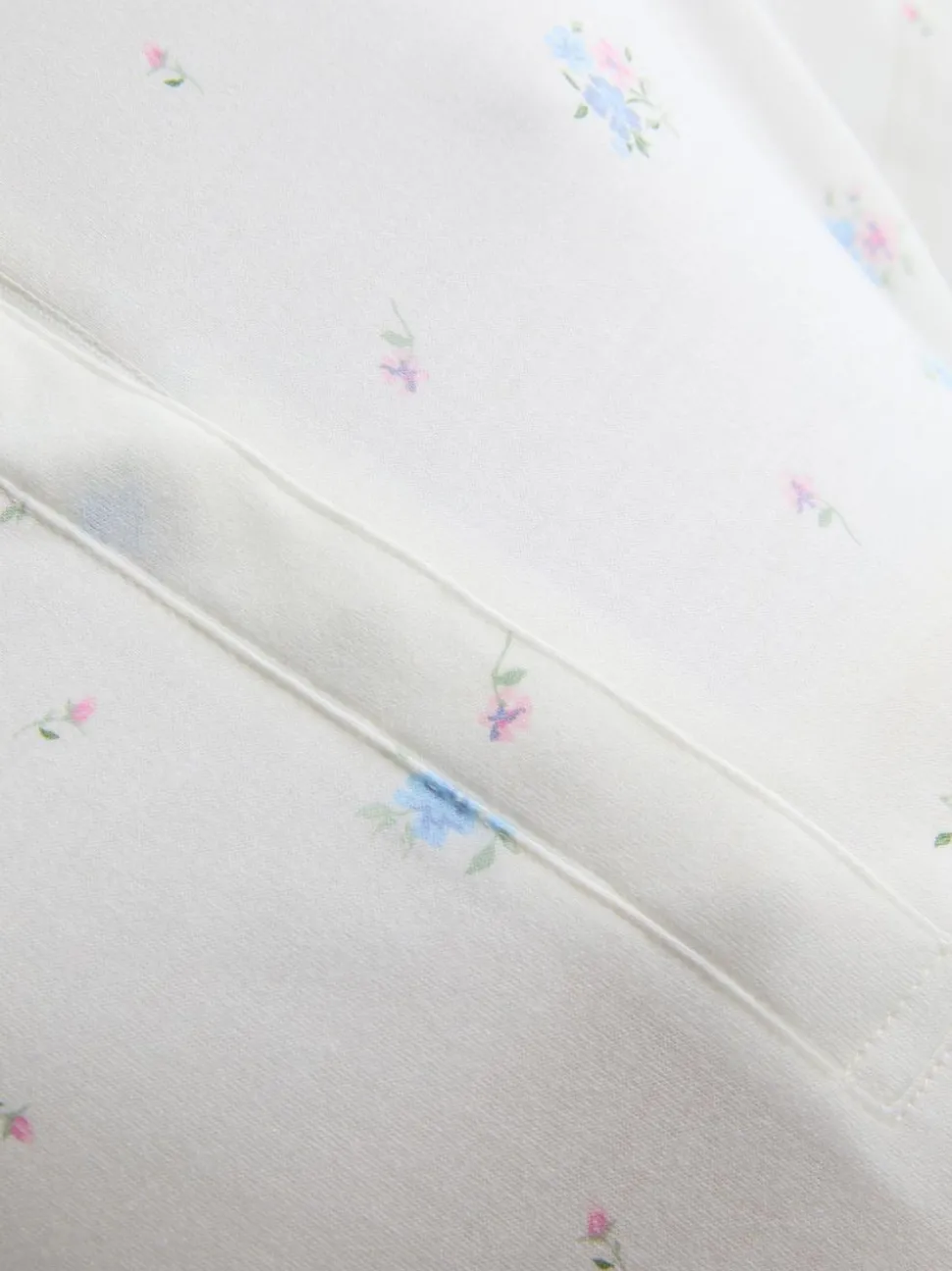 Umstandsnachthemd mit Print und Druckknöpfen