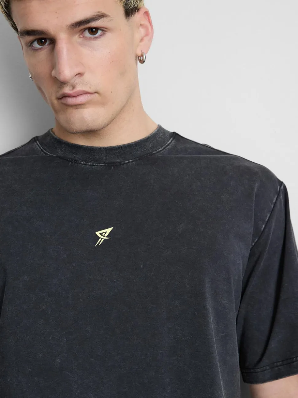 Verwaschenes Fitness-T-Shirt mit Grafik