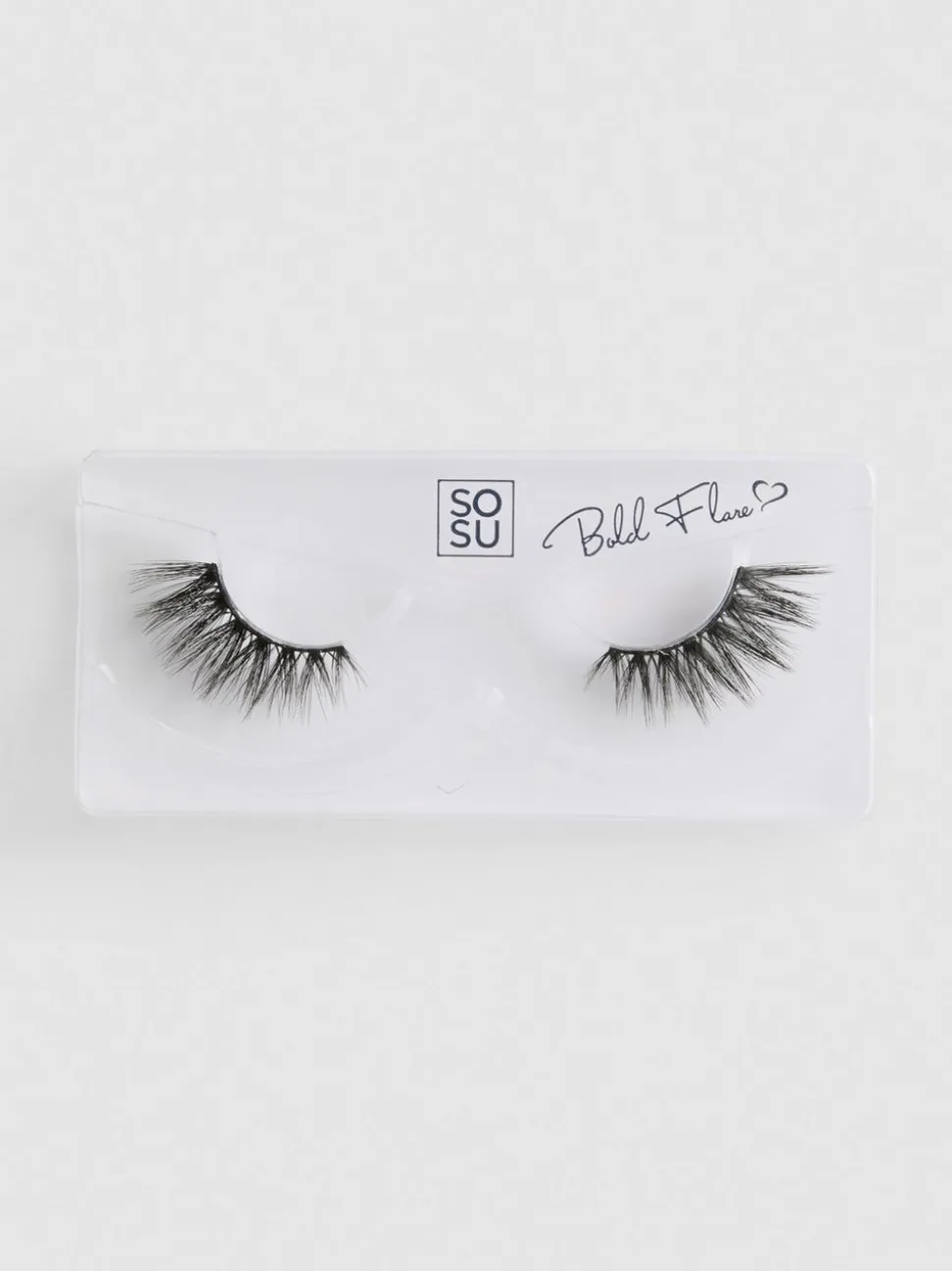 Volumiöse, künstliche „Sosu Cosmetics“ Wimpern