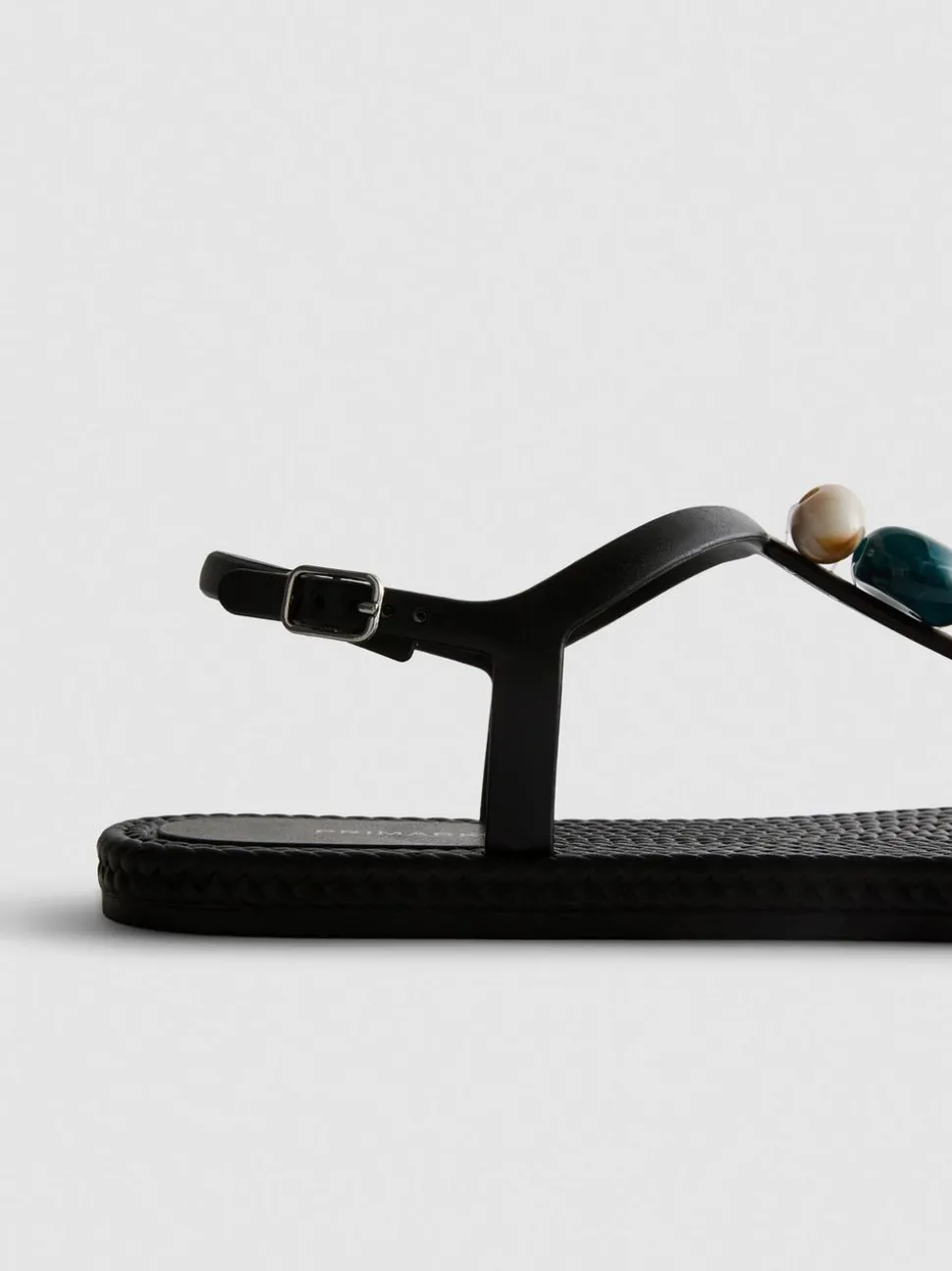Zehenstegsandalen mit Perlen
