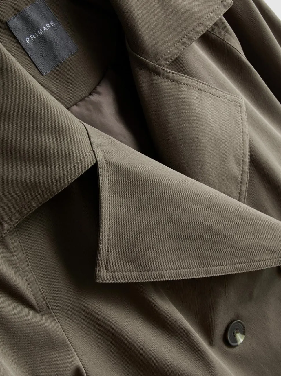 Zweireihiger, gerade geschnittener Trenchcoat